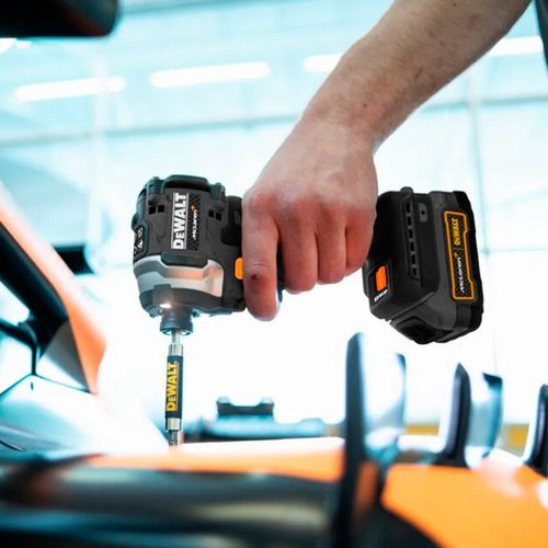 Combo Furadeira Parafusadeira de Impacto McLaren Edição Limitada DCK200ME2GT-BR DeWalt