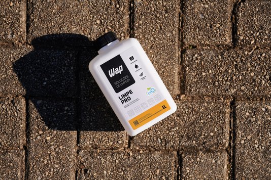 Detergente Concentrado para Limpeza Pesada de Pisos - Limpe Pro CP3241 1 Litro Wap