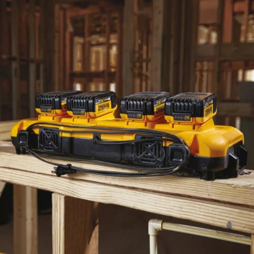 Multicarregador Rápido 12v/20v Max 4 Entradas 220v DCB104-B2 DeWalt