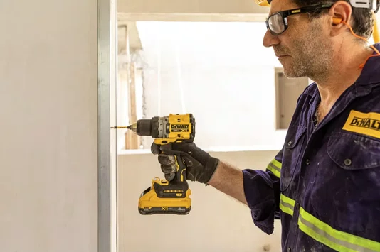 Parafusadeira/Furadeira 1/2" 20V MAX Li-Ion Brushless com 2 Baterias 2 Ah + Carregador + Bolsa DCD801D2-BR – DEWALT