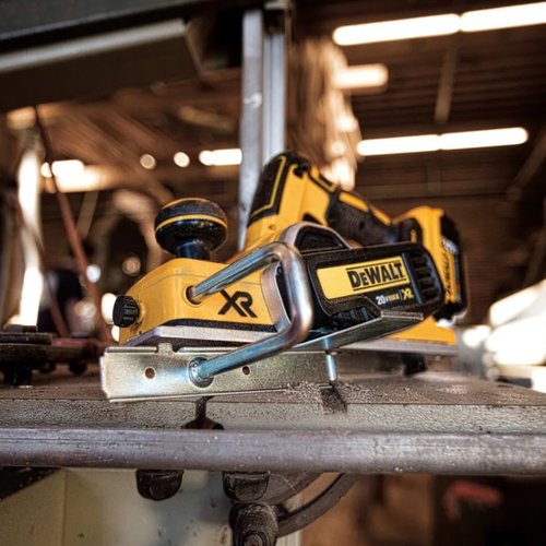 Plaina 20v Max Li-ion Brushless 15000 RPM DCP580B DeWalt