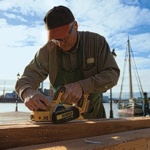 Plaina 20v Max Li-ion Brushless 15000 RPM DCP580B DeWalt