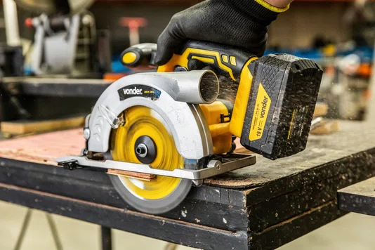 Serra Circular 18V ISCV1831 Sem Bateria e Carregador – Vonder
