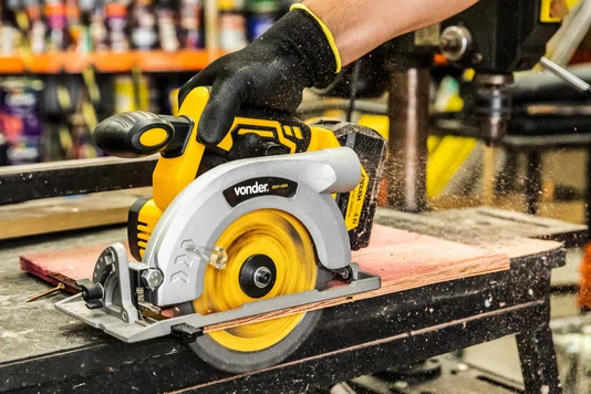 Serra Circular 18V ISCV1831 Sem Bateria e Carregador – Vonder